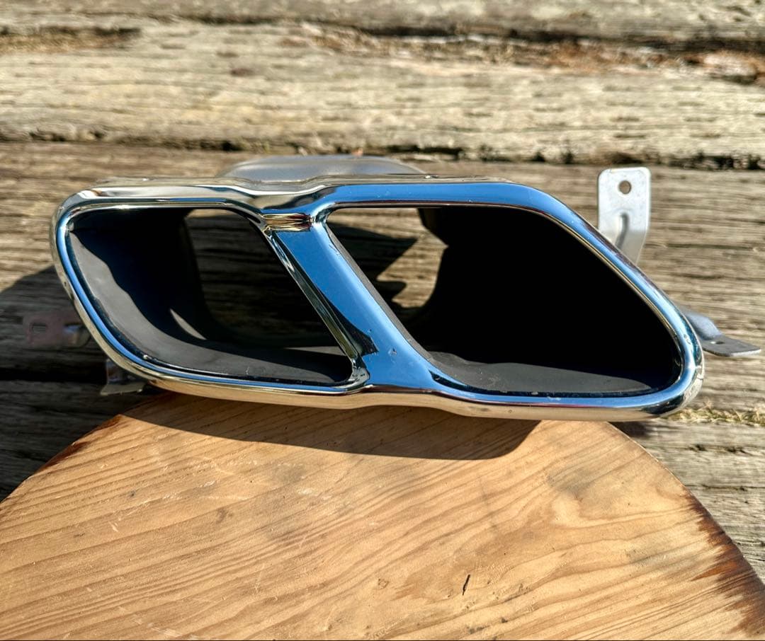 ボルボV60 純正 ダブルー体型テールパイプデイフューザー　マフラーカッター