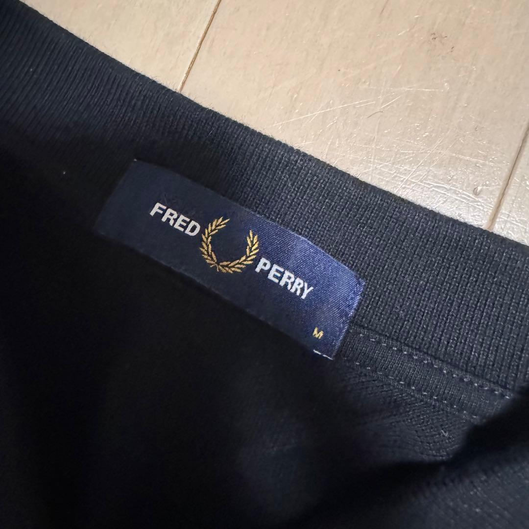 未使用に近い フレッドペリー ロングスリーブ ポロシャツ ブラック×スカイブルー