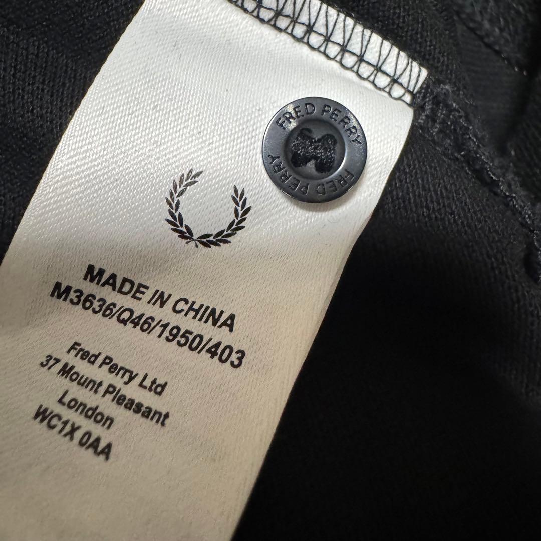 未使用に近い フレッドペリー ロングスリーブ ポロシャツ ブラック×スカイブルー