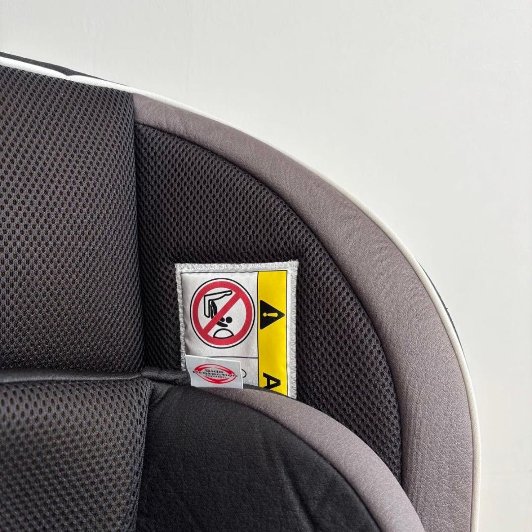 【極美品】コンビ　ミニマグランデ スペースブラック 新生児OK