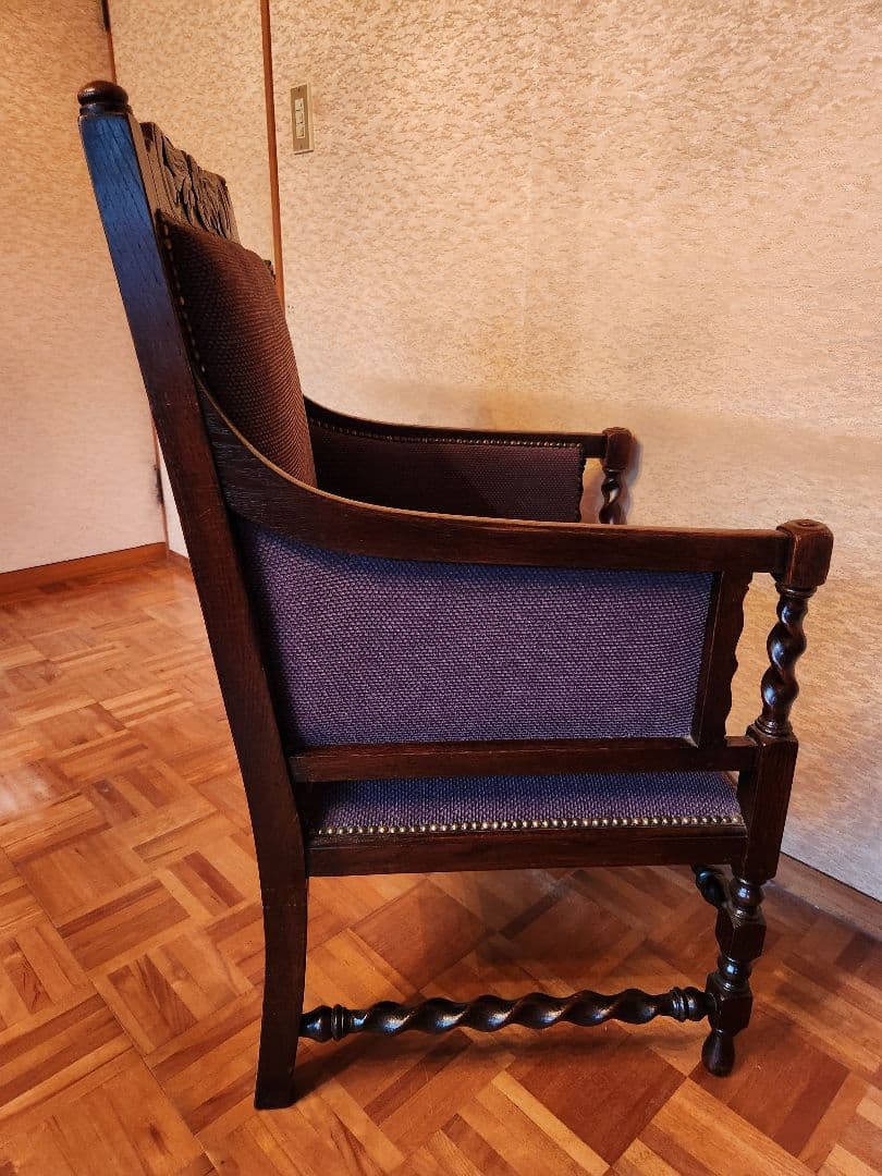 英国アンティークアームチェアー　彫刻　ツイストレッグ　椅子　オーク材