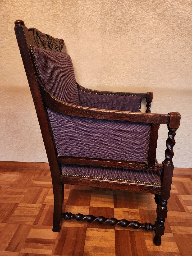 英国アンティークアームチェアー　彫刻　ツイストレッグ　椅子　オーク材