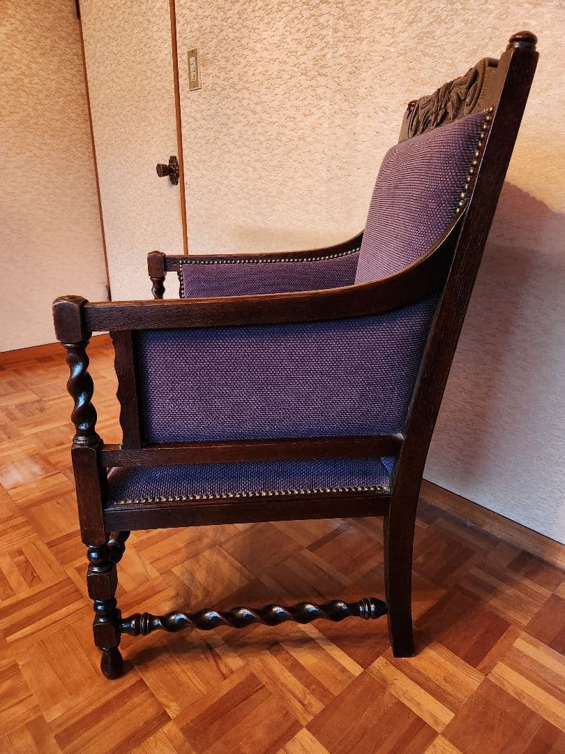 英国アンティークアームチェアー　彫刻　ツイストレッグ　椅子　オーク材