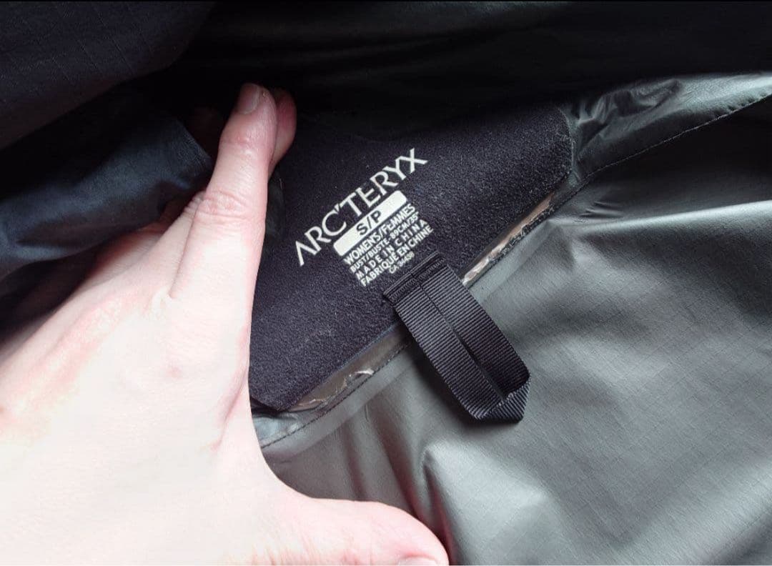 す*る様 ARC'TERYX ブラック フード付きジャケット S