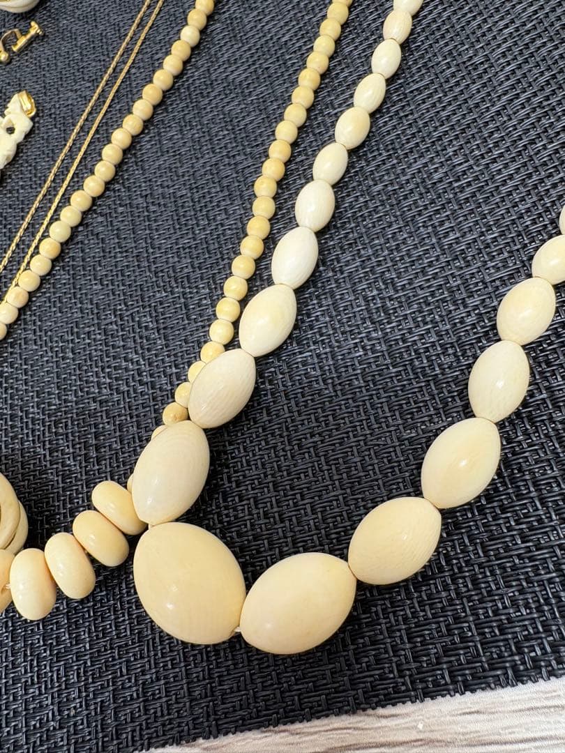 象牙調のハンドメイドアクセサリーセット