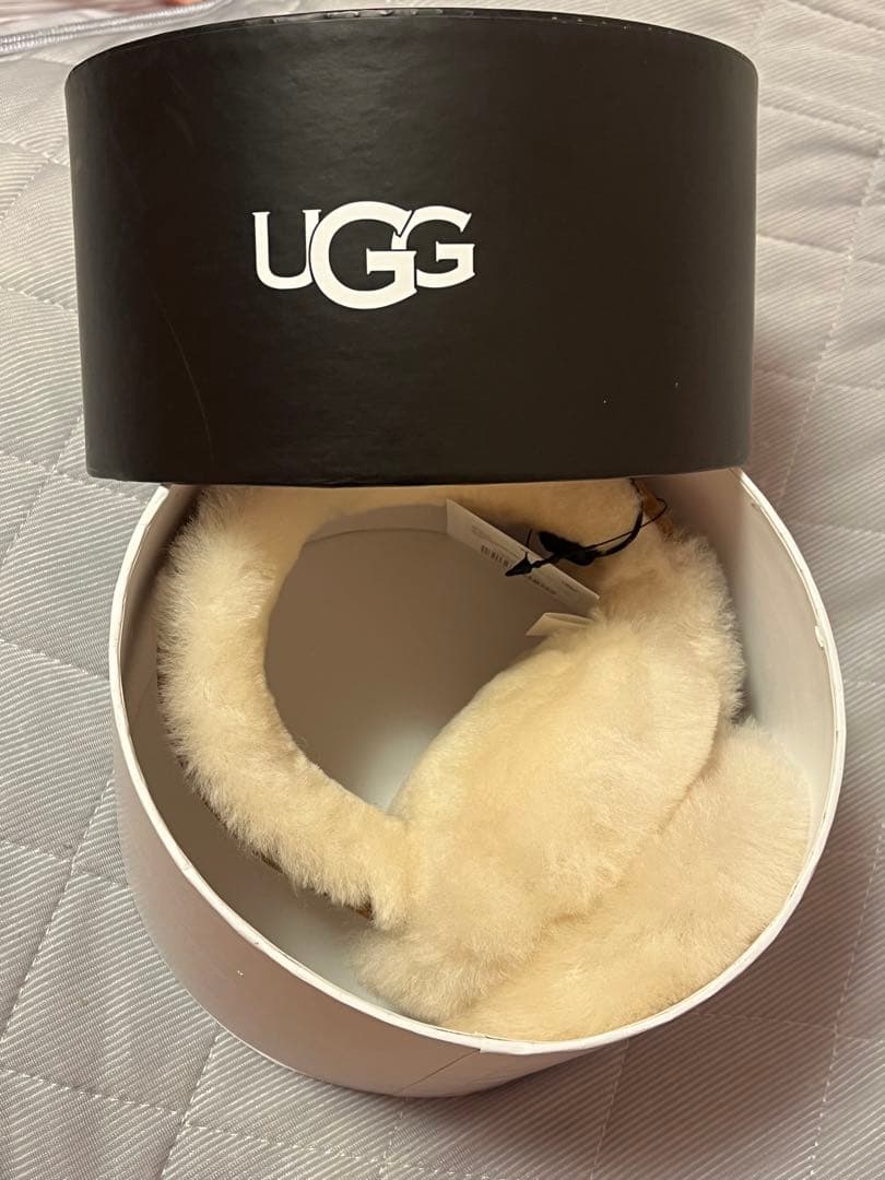 【新品未使用】 UGG シープスキン エンブロイダリー イヤマフ 新品