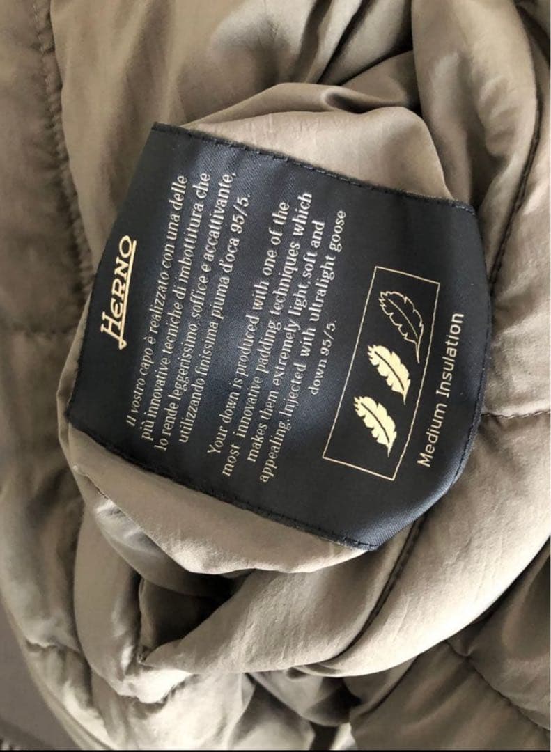 HERNO リバーシブルベストシルクカシミア (PIACENZA)未使用に近い