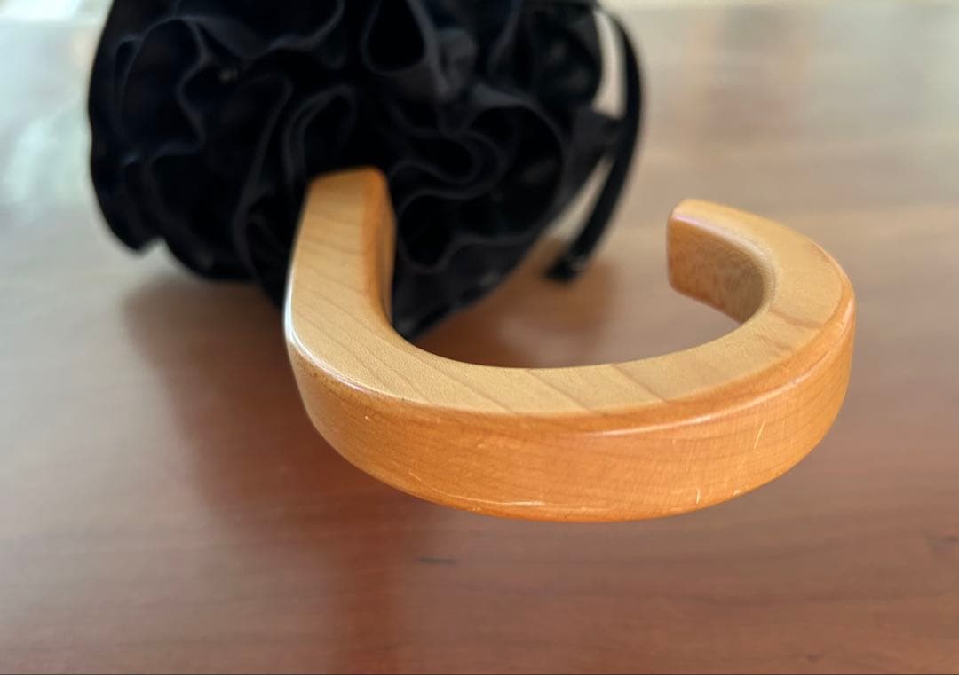 【サンバリア100】折り畳み日傘　2段折　フリル　黒　収納袋付き