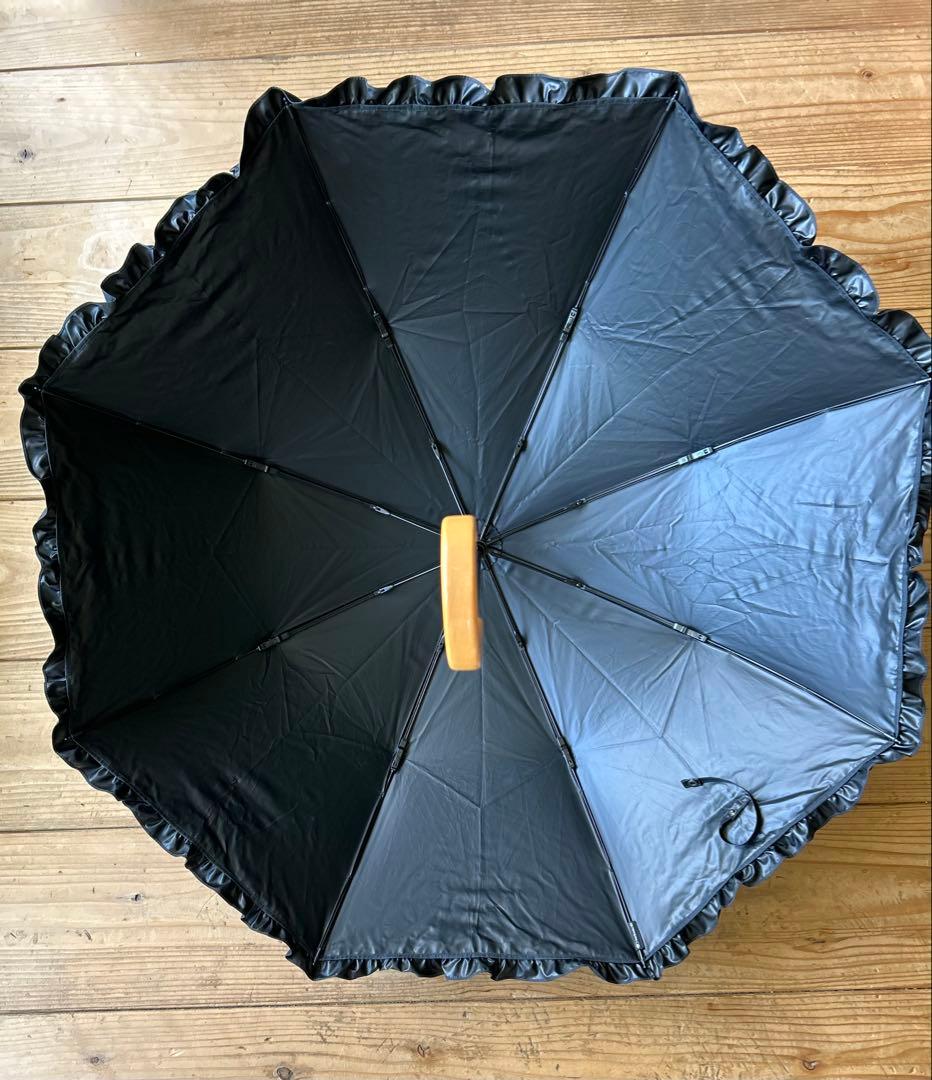 【サンバリア100】折り畳み日傘　2段折　フリル　黒　収納袋付き