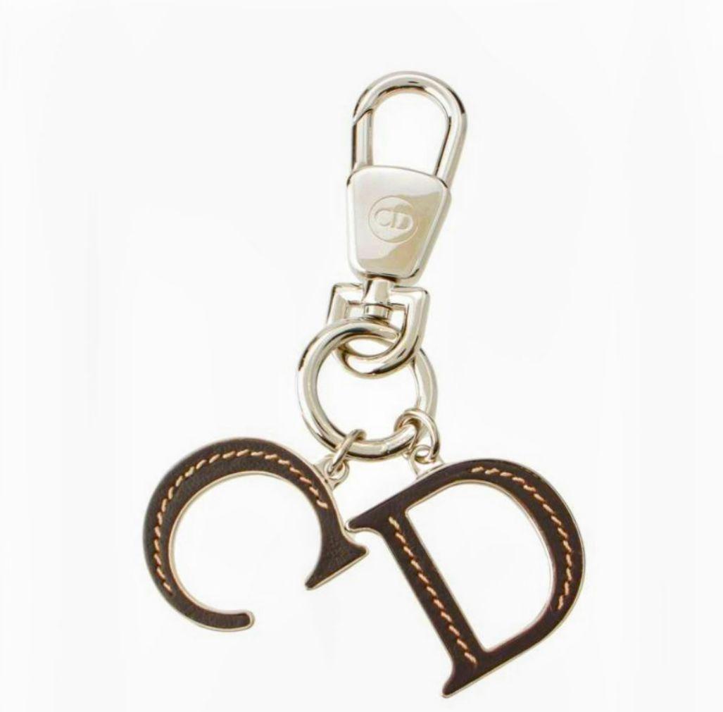 【巾着袋付き】クリスチャンディオール ロゴ キーホルダ　シルバー