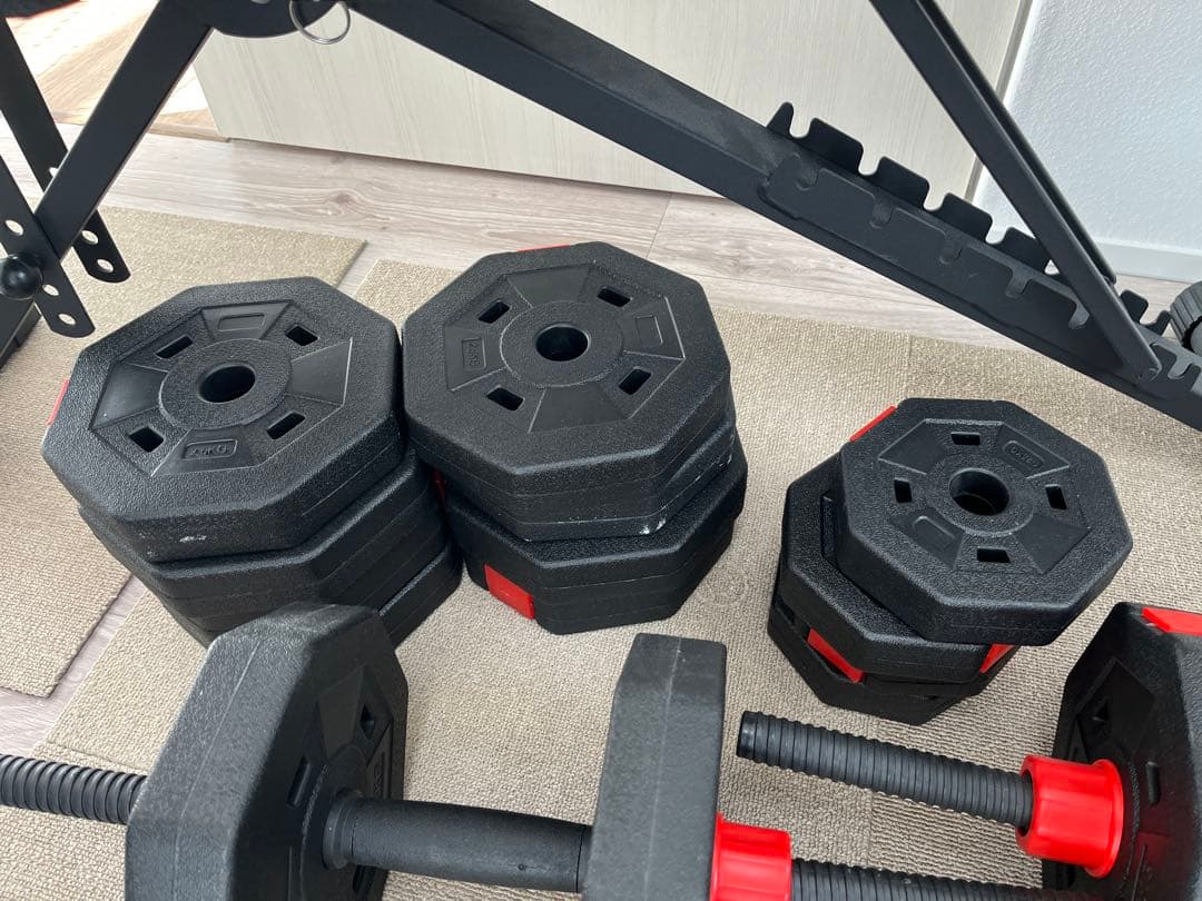 トレーニングベンチとダンベルセット