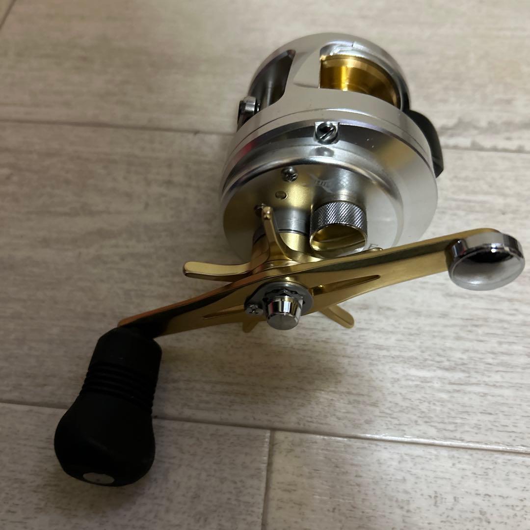 シマノ　12カルカッタ401F 両軸リール 左巻き
