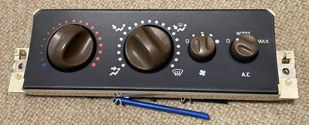 ルノー トゥインゴ（初代）空調操作パネル