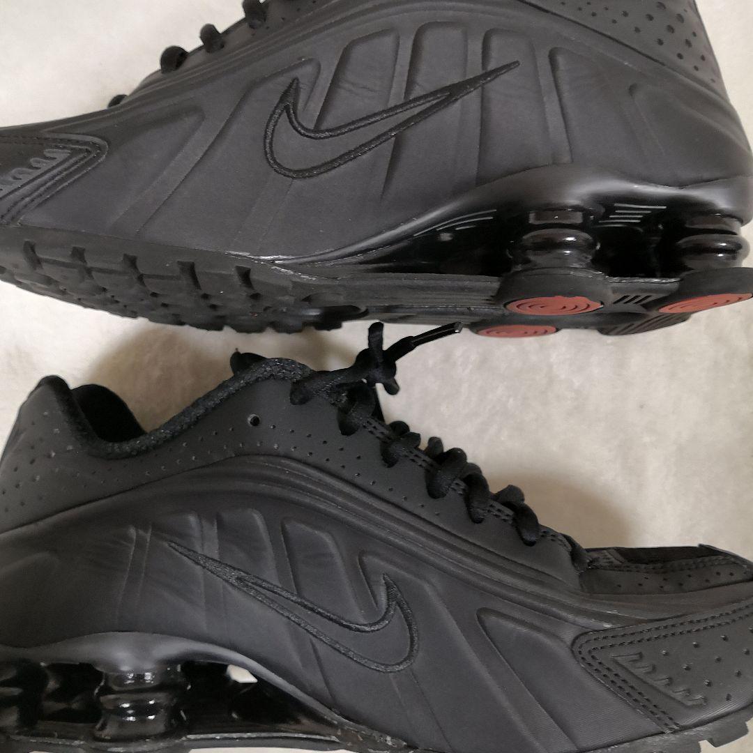 美品 ナイキ ショックスR4 オールブラック 24cm