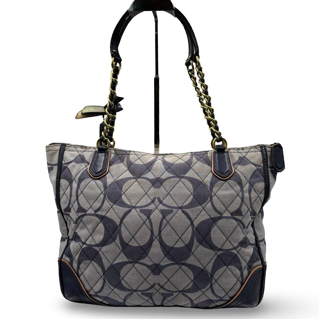 【良品】コーチ　トートバッグ　シグネチャー　キルティング　肩掛け　チャームレザー