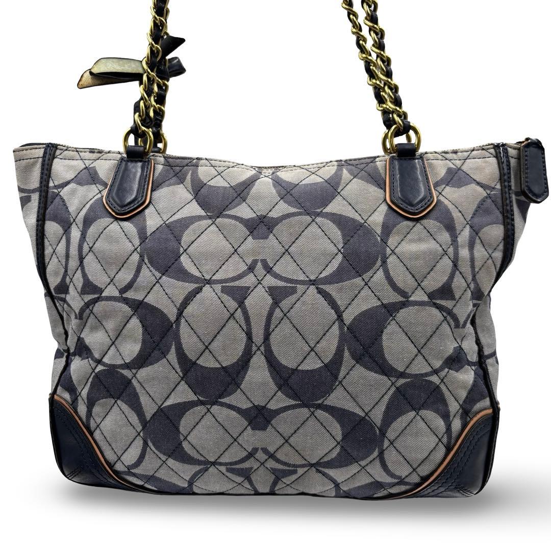 【良品】コーチ　トートバッグ　シグネチャー　キルティング　肩掛け　チャームレザー