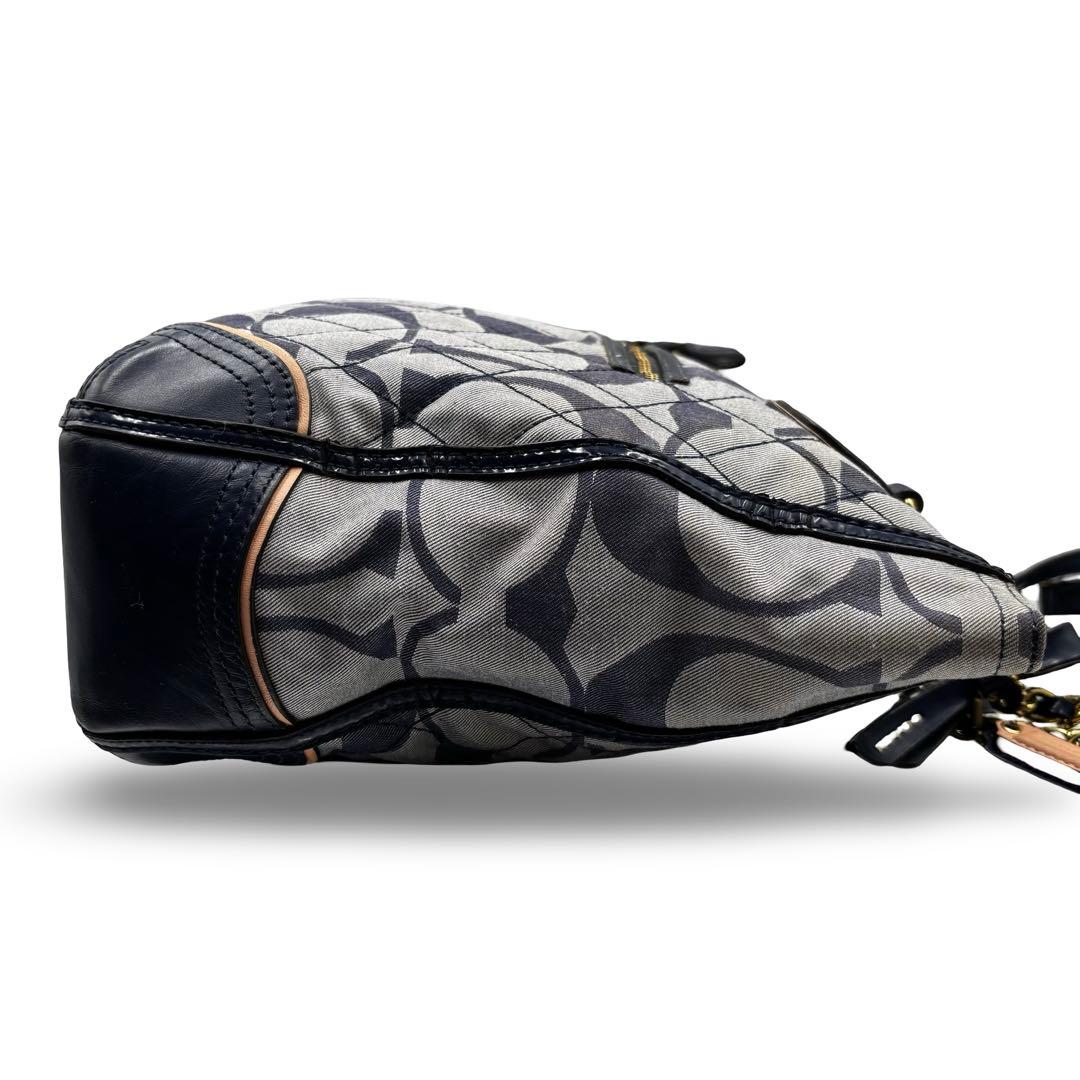 【良品】コーチ　トートバッグ　シグネチャー　キルティング　肩掛け　チャームレザー