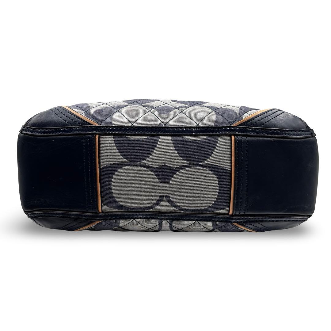 【良品】コーチ　トートバッグ　シグネチャー　キルティング　肩掛け　チャームレザー