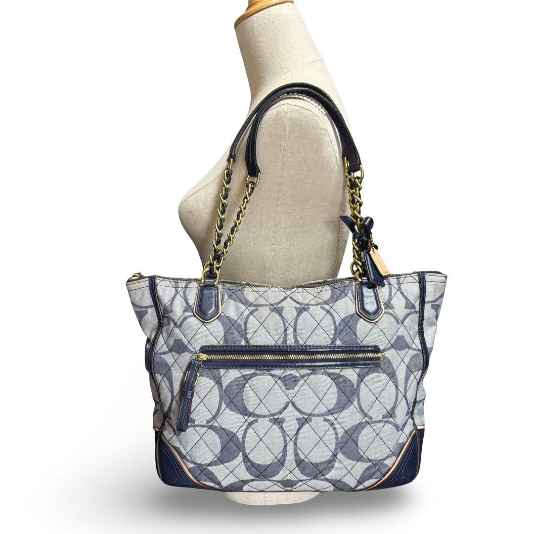 【良品】コーチ　トートバッグ　シグネチャー　キルティング　肩掛け　チャームレザー