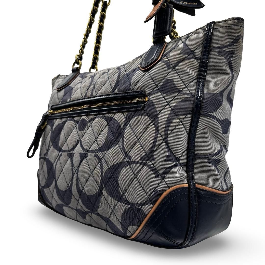 【良品】コーチ　トートバッグ　シグネチャー　キルティング　肩掛け　チャームレザー