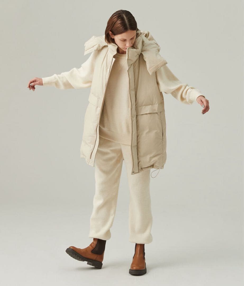 未使用級✨ギャルリーヴィー　近年モデル　コットンピーチダウン ロングベスト　白