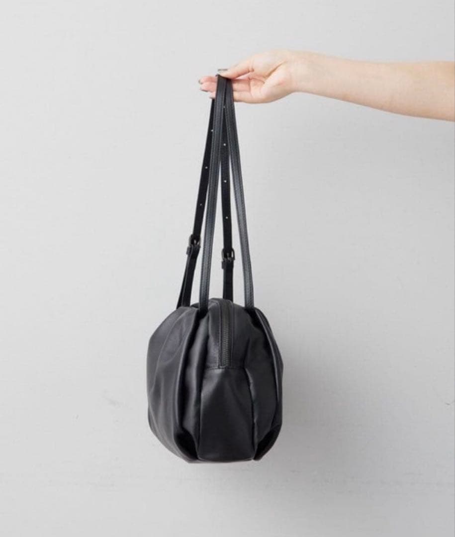 イアパピヨネ　本革 430g コロンボストンバッグ ブラック