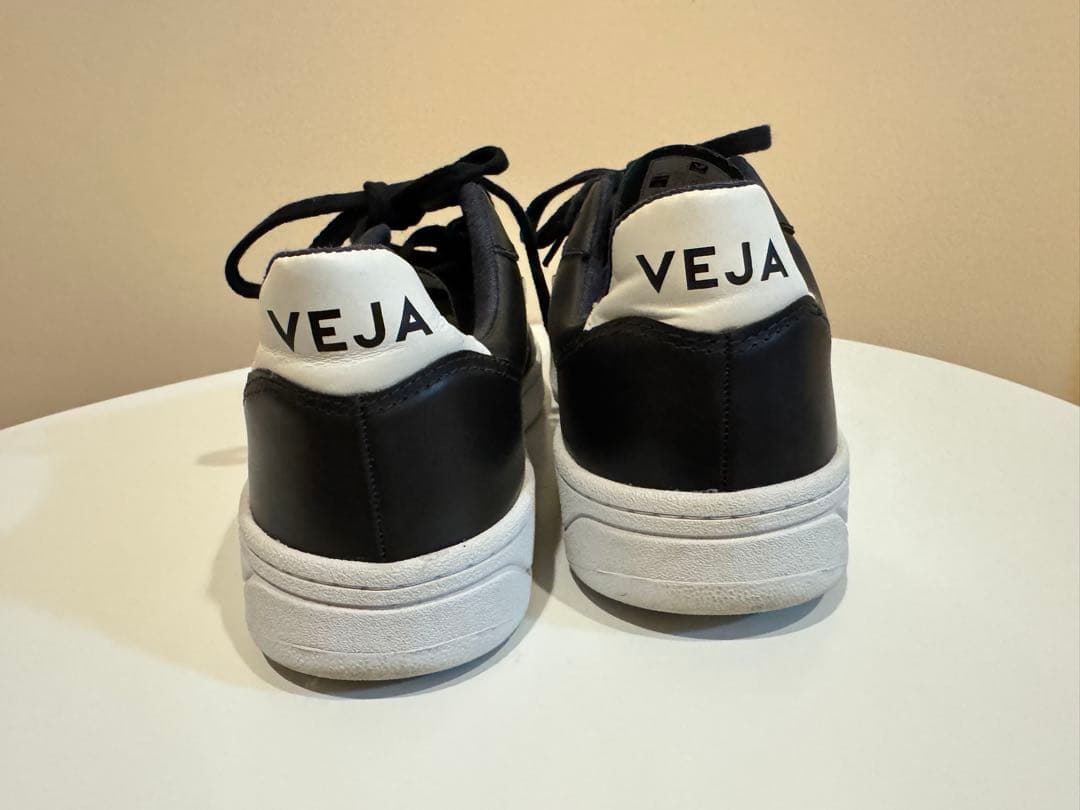 VEJA ブラックレザー スニーカー