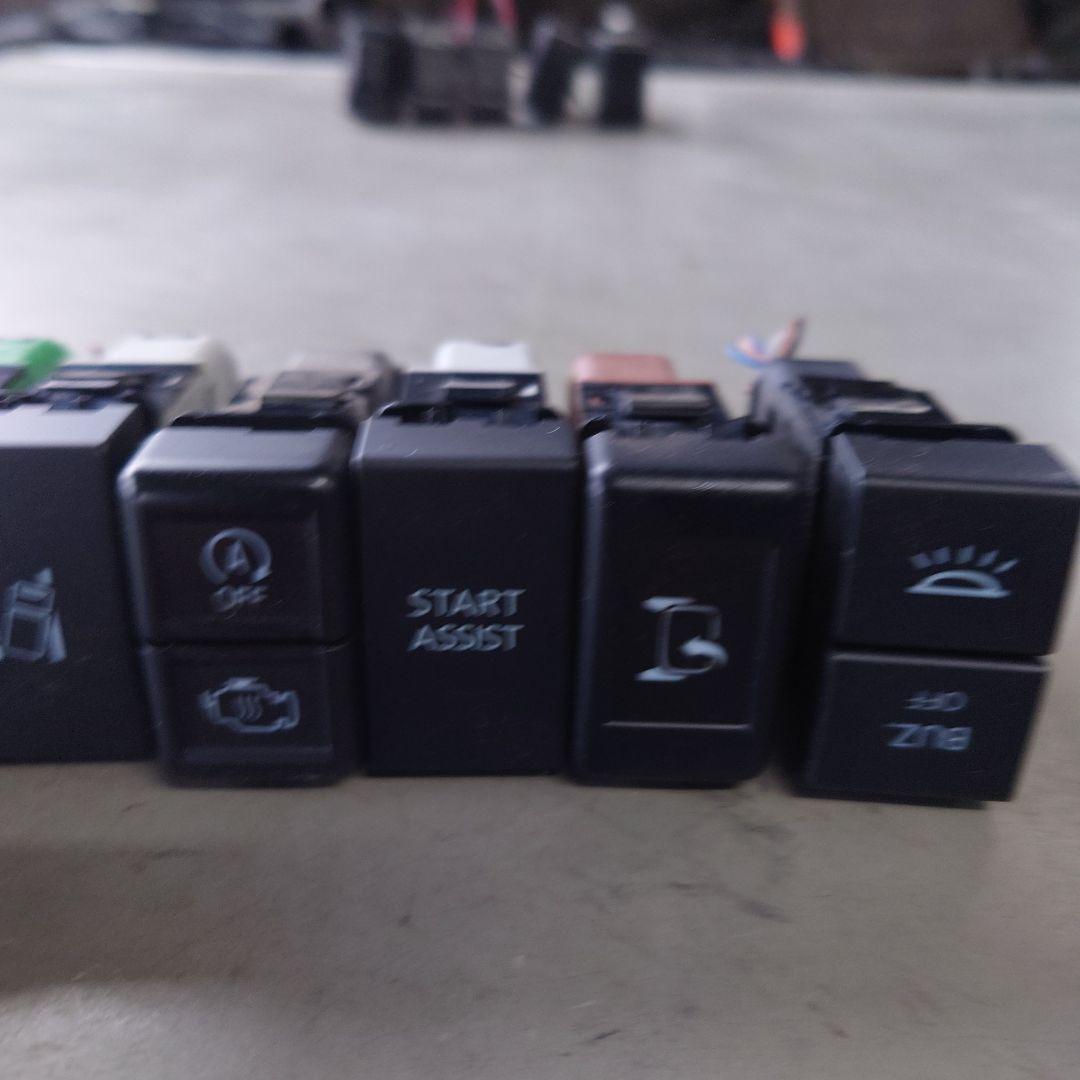 電装スイッチセット　令和6年登録　新型　エルフ　使用