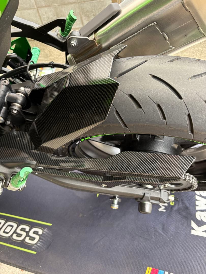 カーボン調リアフェンダー(ZX4RRに取付)