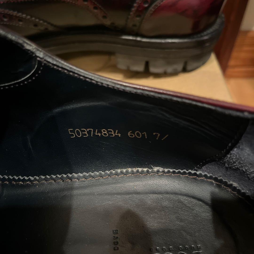 り*ご様 【美品】ヒューゴボス パテントレザー シューズ