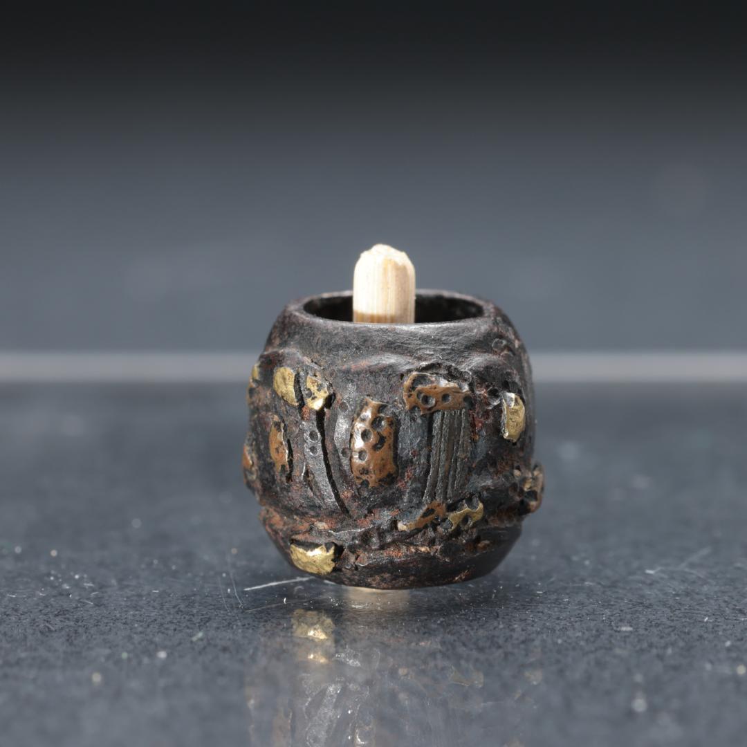 緒締め玉　象嵌　鉄製　骨董　胴乱　印籠　円筒形 R1456