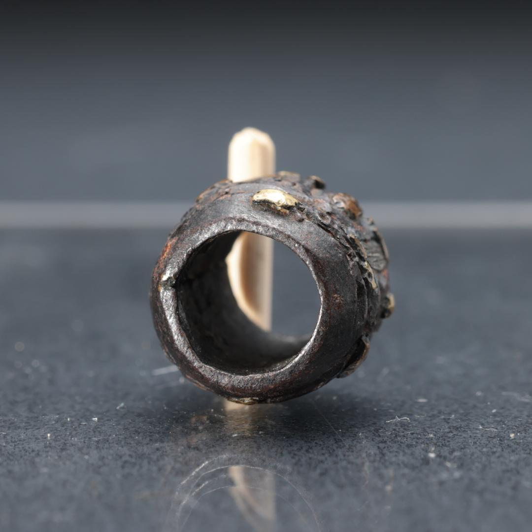 緒締め玉　象嵌　鉄製　骨董　胴乱　印籠　円筒形 R1456