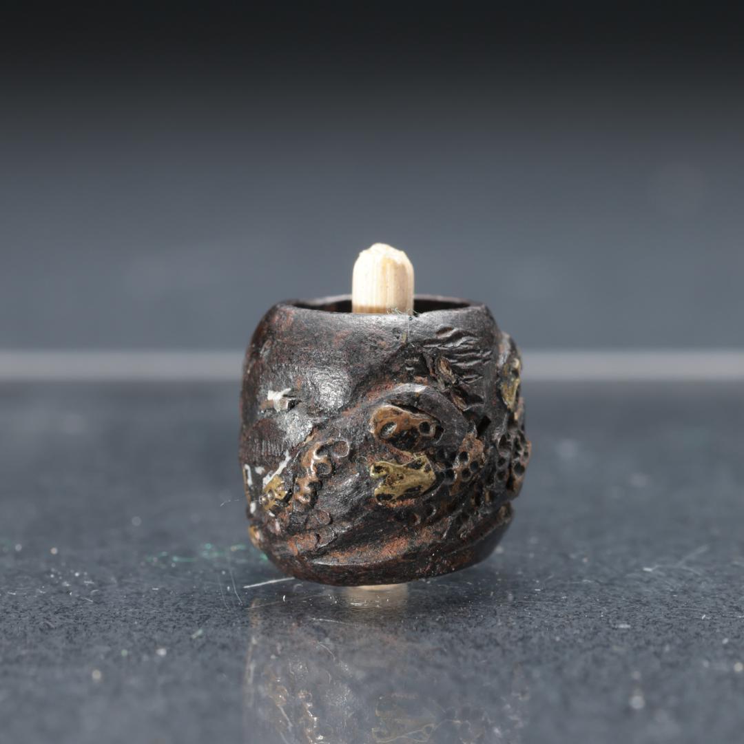 緒締め玉　象嵌　鉄製　骨董　胴乱　印籠　円筒形 R1456