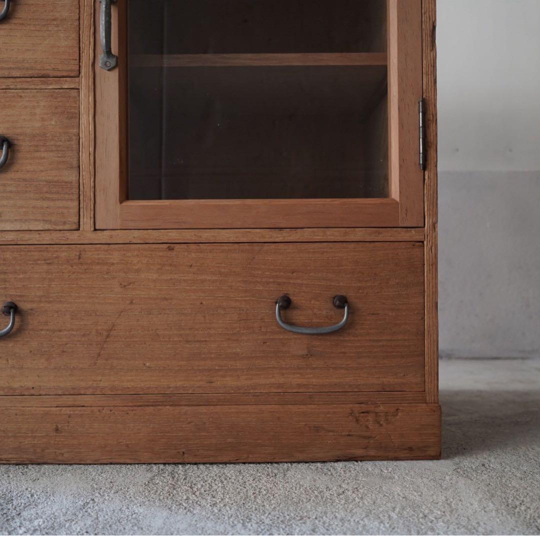 puku様　古いガラス戸棚