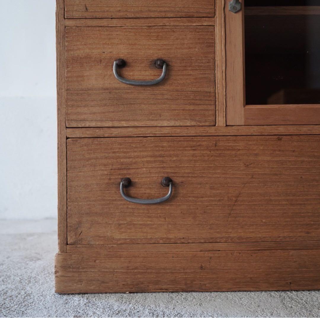 puku様　古いガラス戸棚