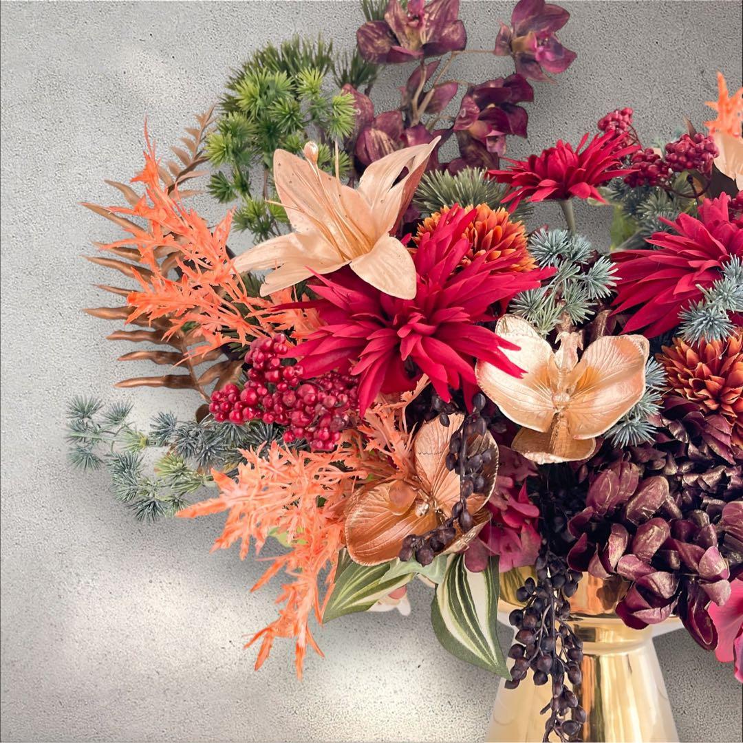 プレミアムフラワーアレンジ ゴールドベースに咲く豪華絢爛の和モダンアレンジ