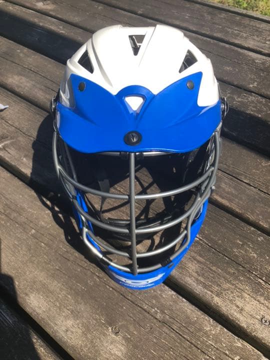 ラクロスのヘルメットです。一度も使わなかったです