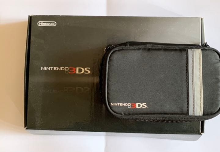 【フル装備(取説&専用箱&充電器付き)・美品】ニンテンドー3DS コスモブラック
