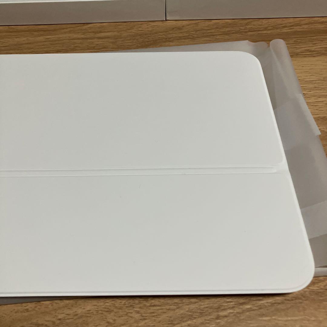 iPad Magic Keyboard Folio キーボード　カバー　白色
