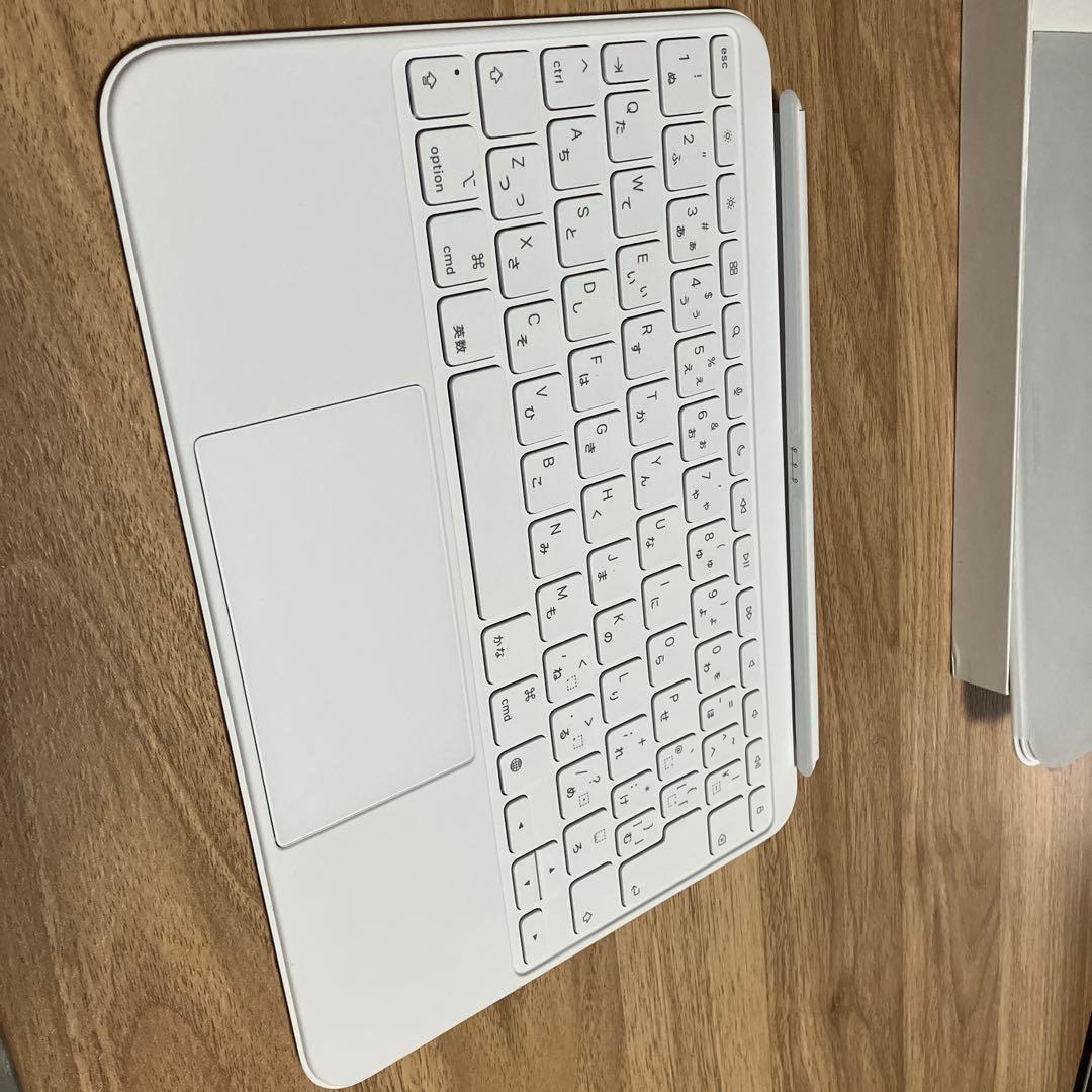 iPad Magic Keyboard Folio キーボード　カバー　白色