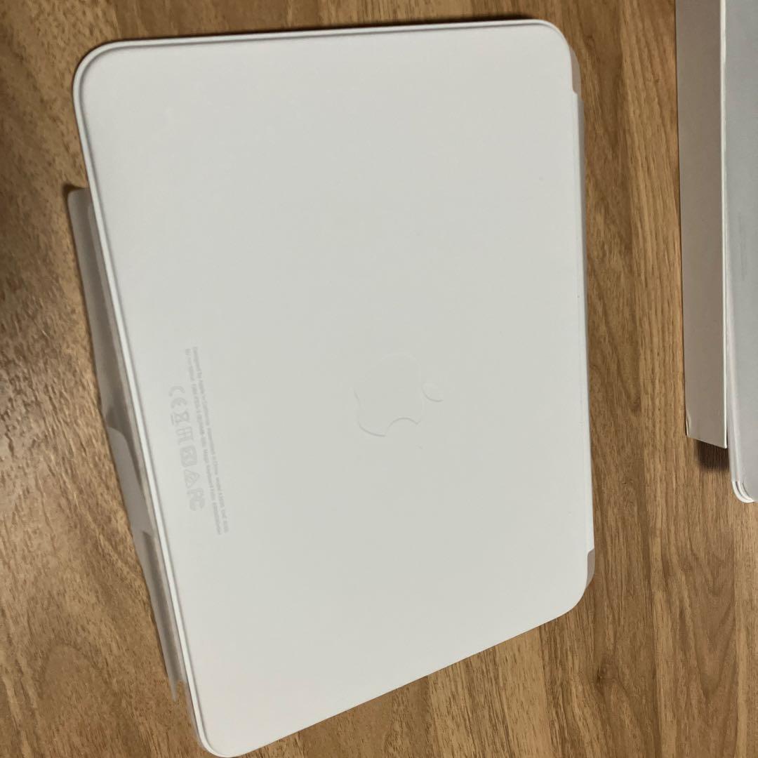 iPad Magic Keyboard Folio キーボード　カバー　白色