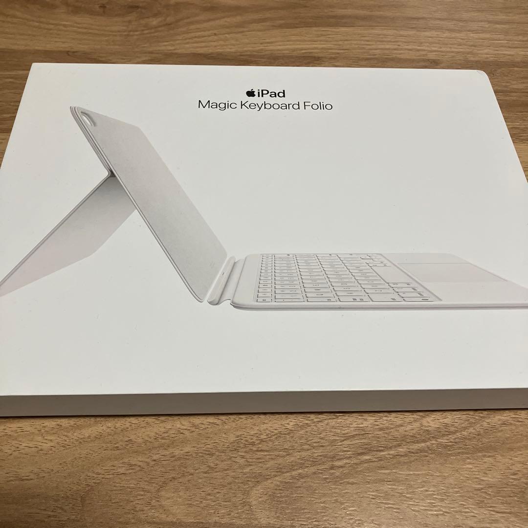 iPad Magic Keyboard Folio キーボード　カバー　白色