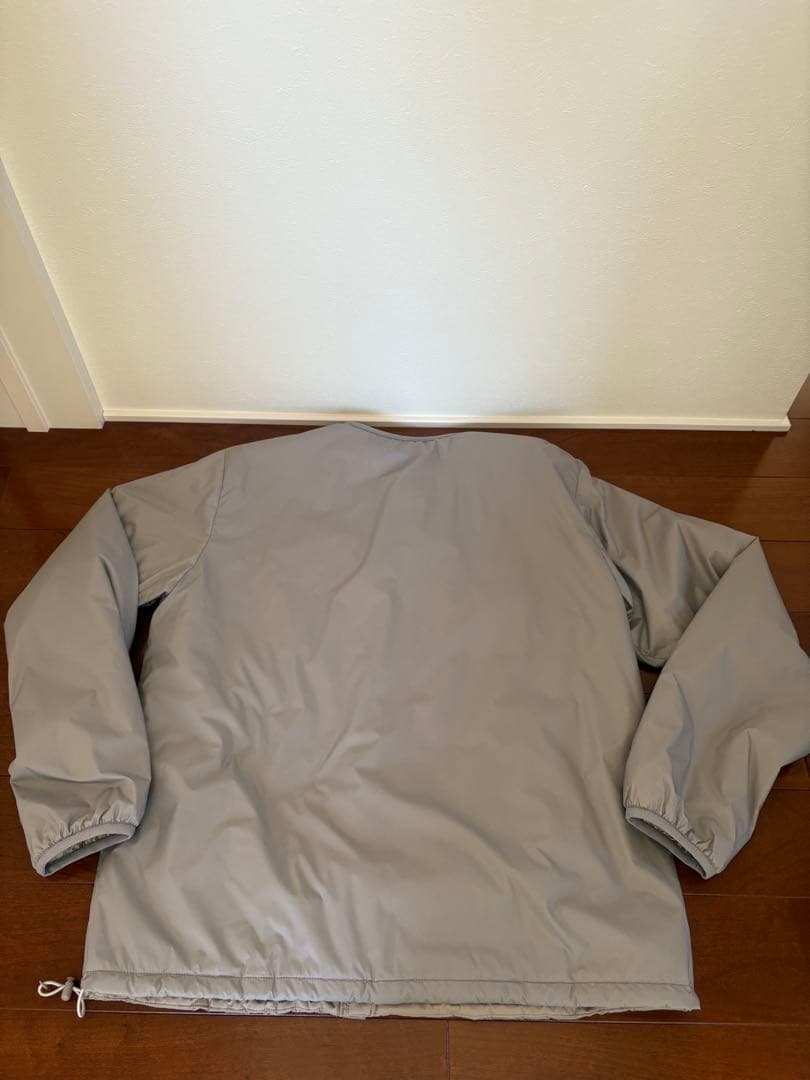 ダントン　ナイロンタフタインサレーションノーカラージャケットグレイッシュベージュ