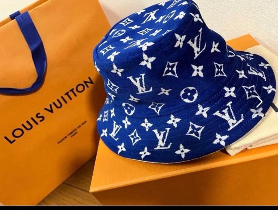 値下げしましたLouis Vuitton バケットハット 青&白リバーシブル可能