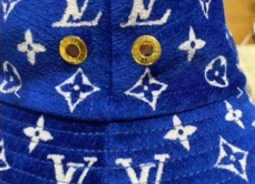値下げしましたLouis Vuitton バケットハット 青&白リバーシブル可能