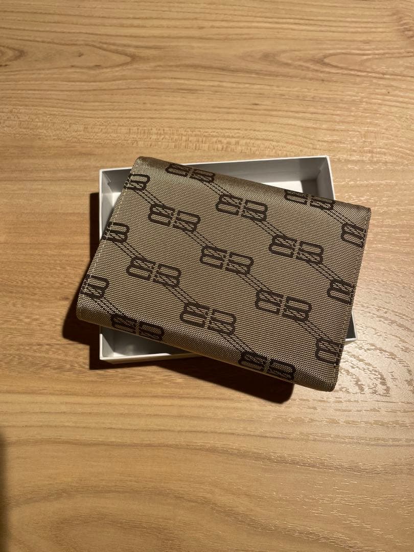 新品未使用　BALENCIAGA バレンシアガライセンスレザー　折り財布