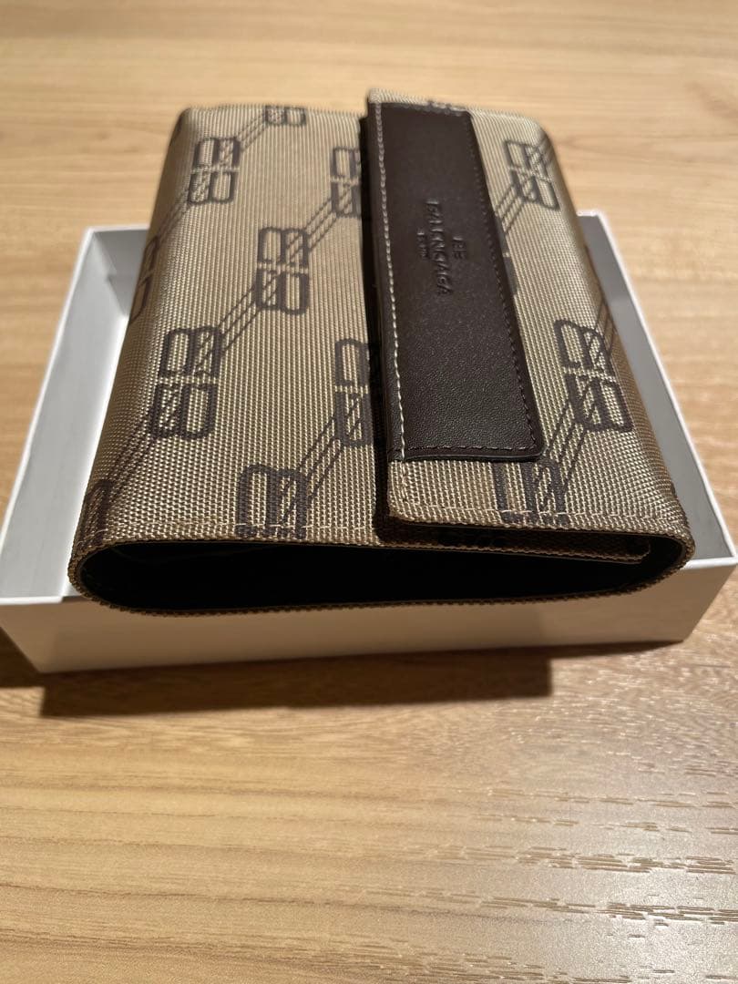 新品未使用　BALENCIAGA バレンシアガライセンスレザー　折り財布