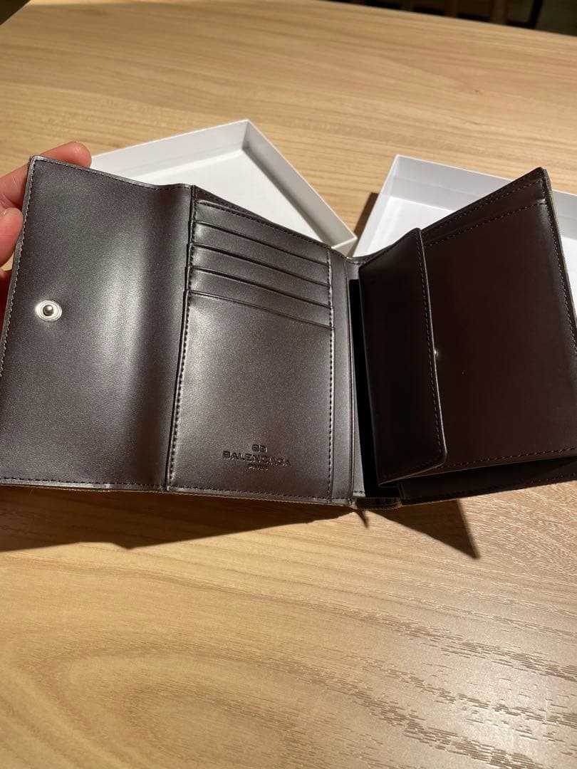 新品未使用　BALENCIAGA バレンシアガライセンスレザー　折り財布