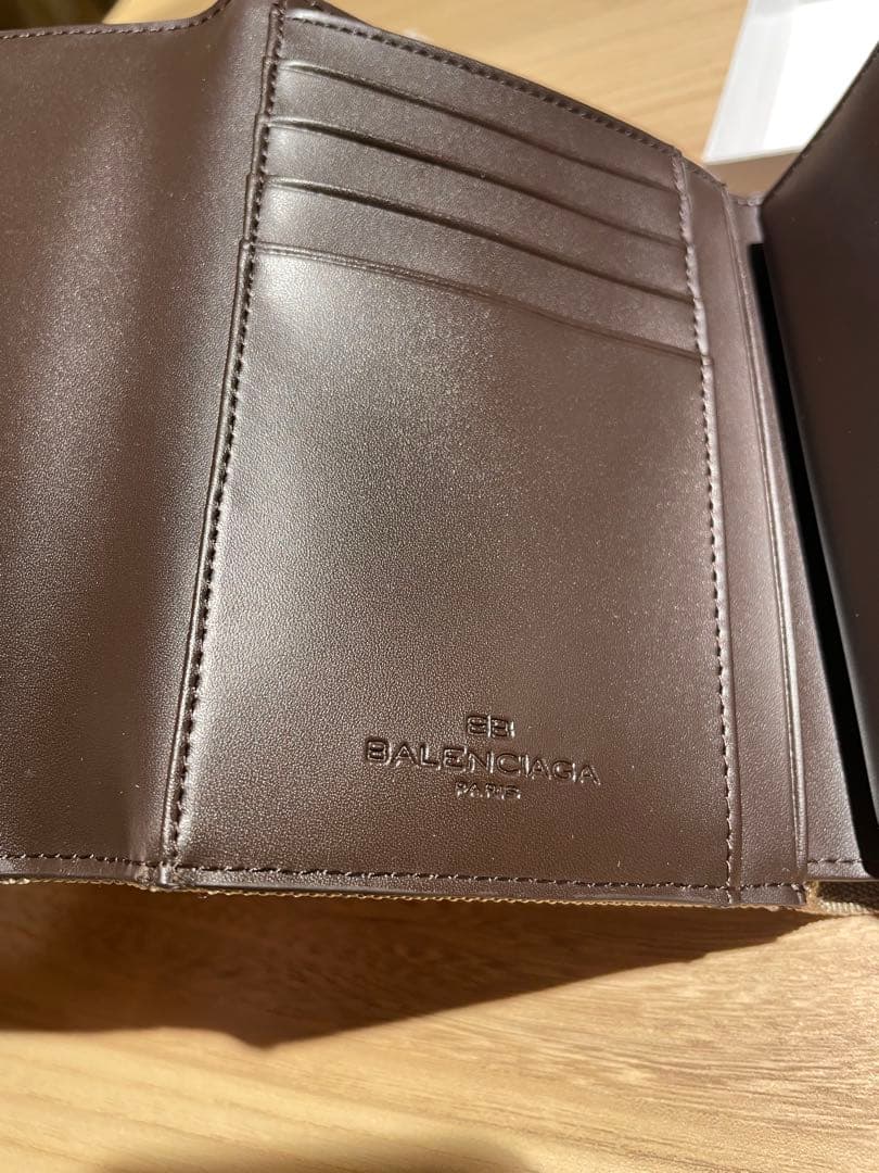 新品未使用　BALENCIAGA バレンシアガライセンスレザー　折り財布