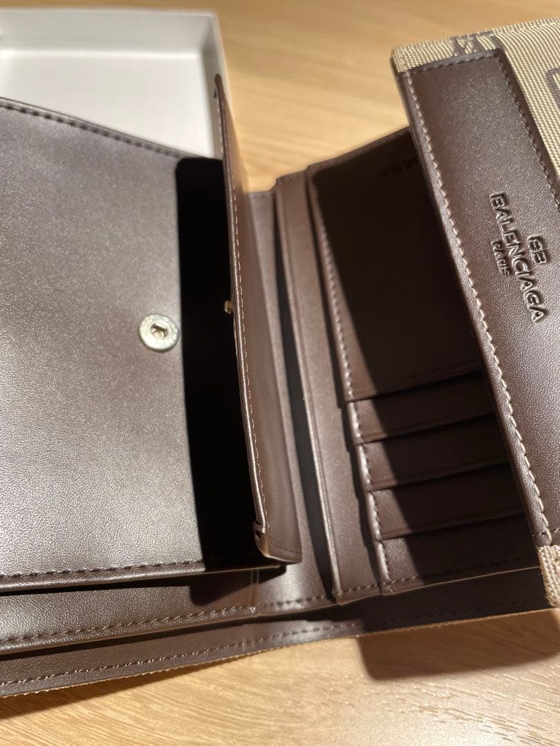 新品未使用　BALENCIAGA バレンシアガライセンスレザー　折り財布